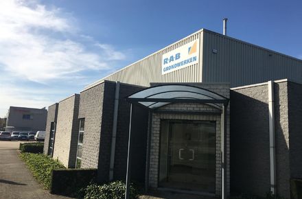 Industrieel gebouw te koop in Beringen