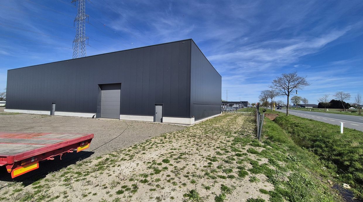 Industrieel gebouw te koop in Bree