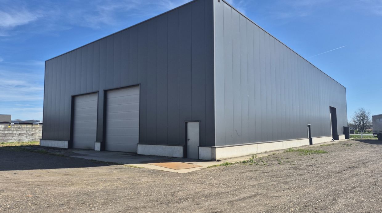 Industrieel gebouw te koop in Bree