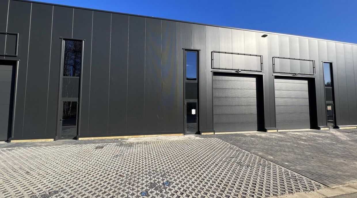 Industrieel gebouw te koop in Genk