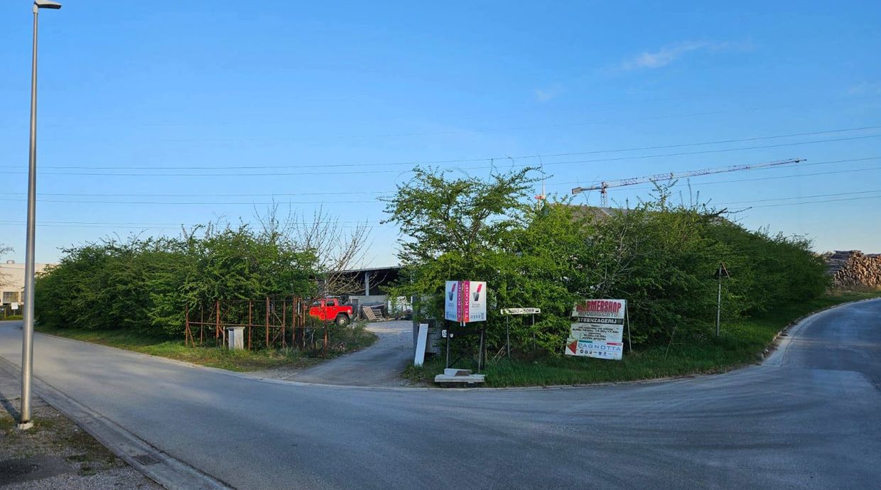 Industrieel gebouw te koop in Genk