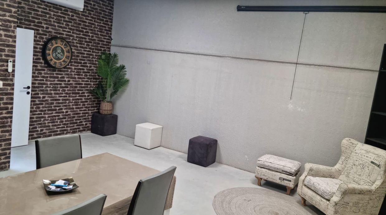 Industrieel gebouw te koop in Genk