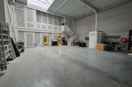 Industrieel gebouw te koop in Genk