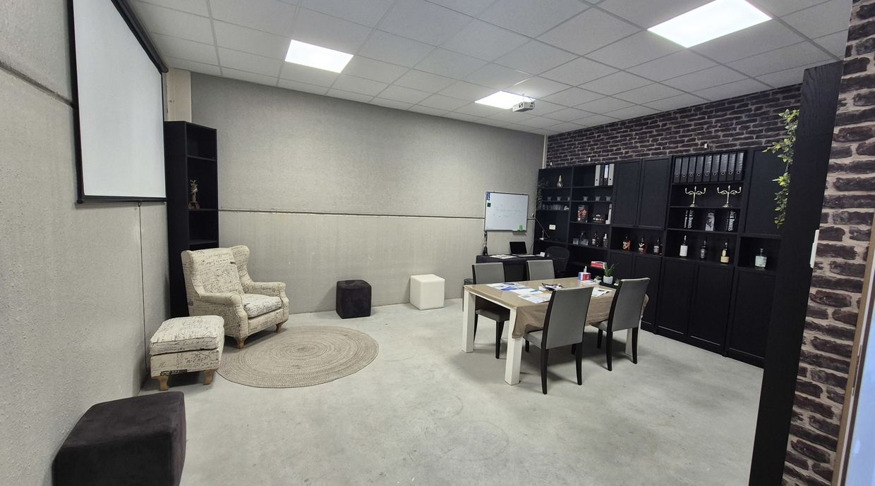 Industrieel gebouw te koop in Genk