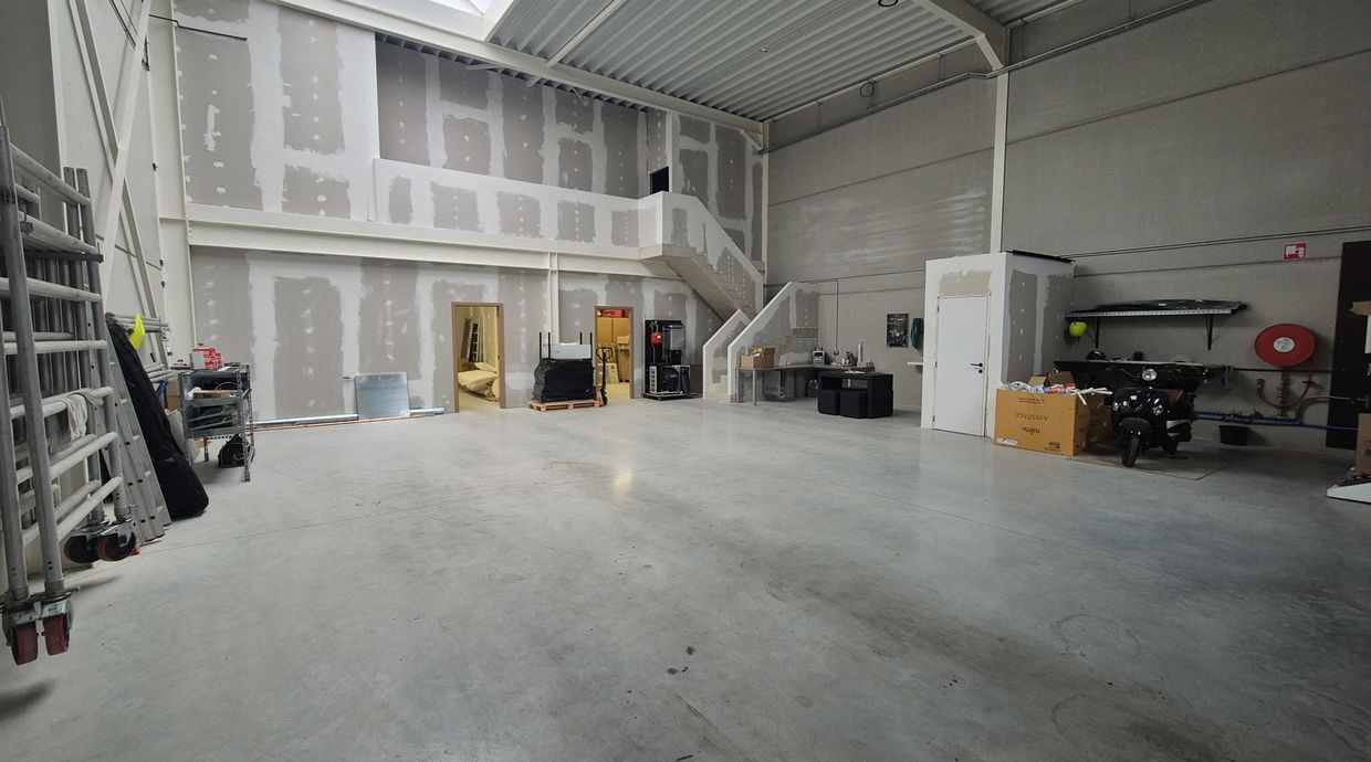 Industrieel gebouw te koop in Genk