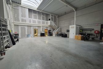 Industrieel gebouw te koop in Genk