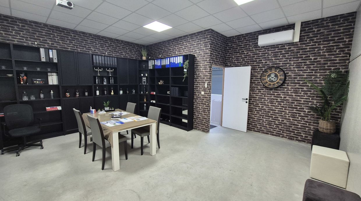 Industrieel gebouw te koop in Genk