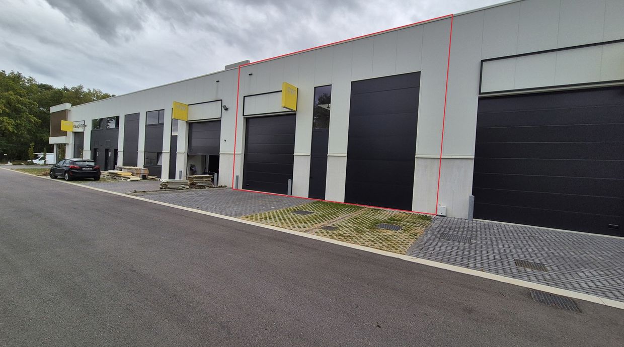 Industrieel gebouw te koop in Genk