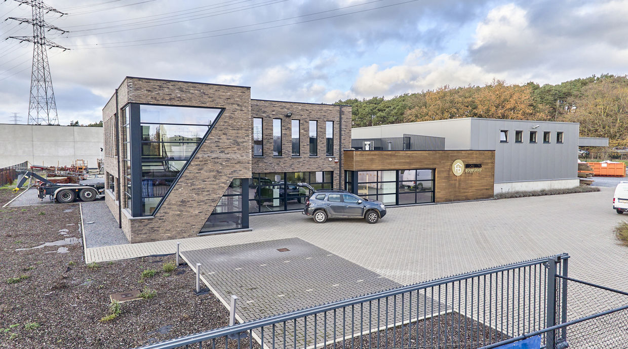 Industrieel gebouw te koop in Genk