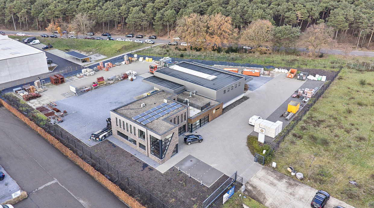 Industrieel gebouw te koop in Genk