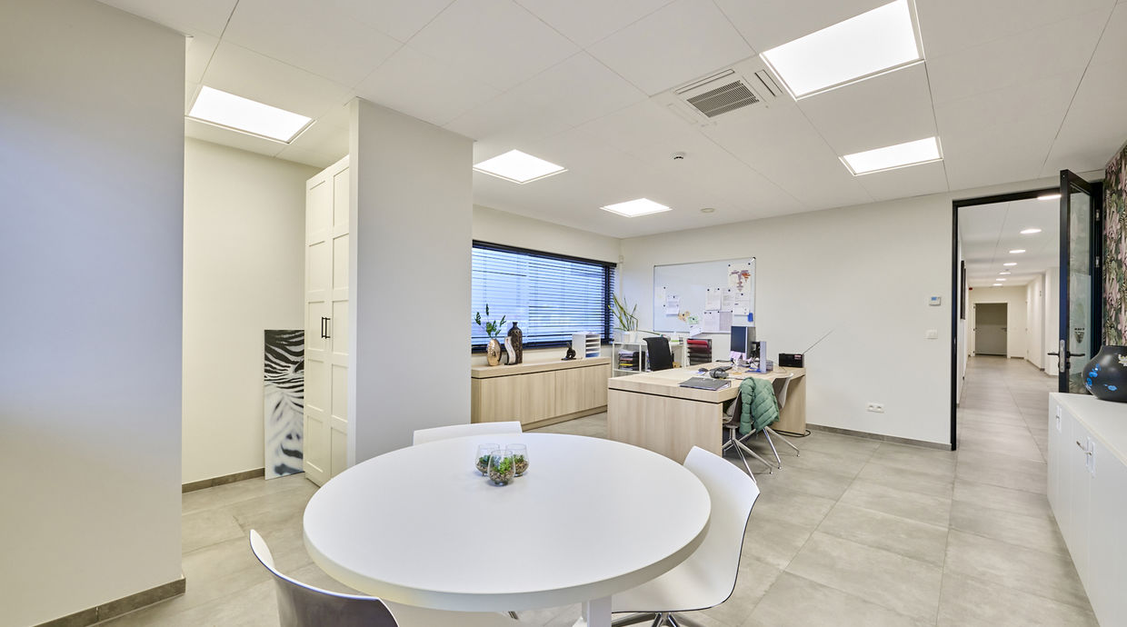 Industrieel gebouw te koop in Genk