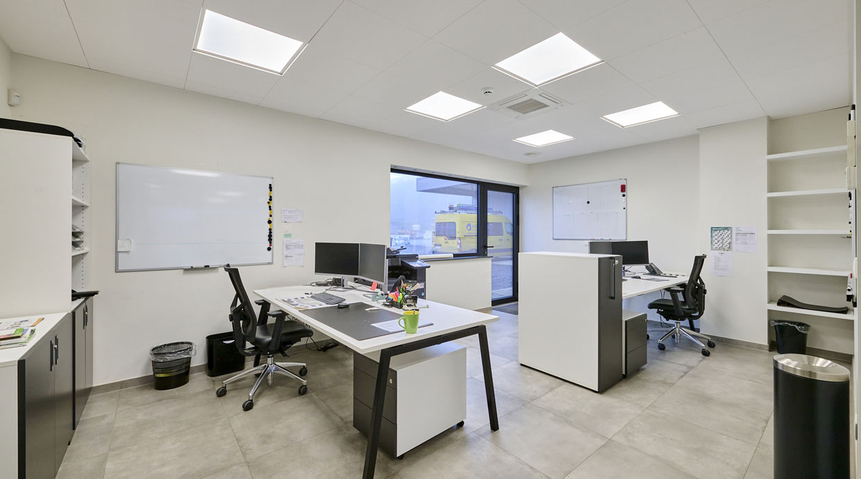 Industrieel gebouw te koop in Genk