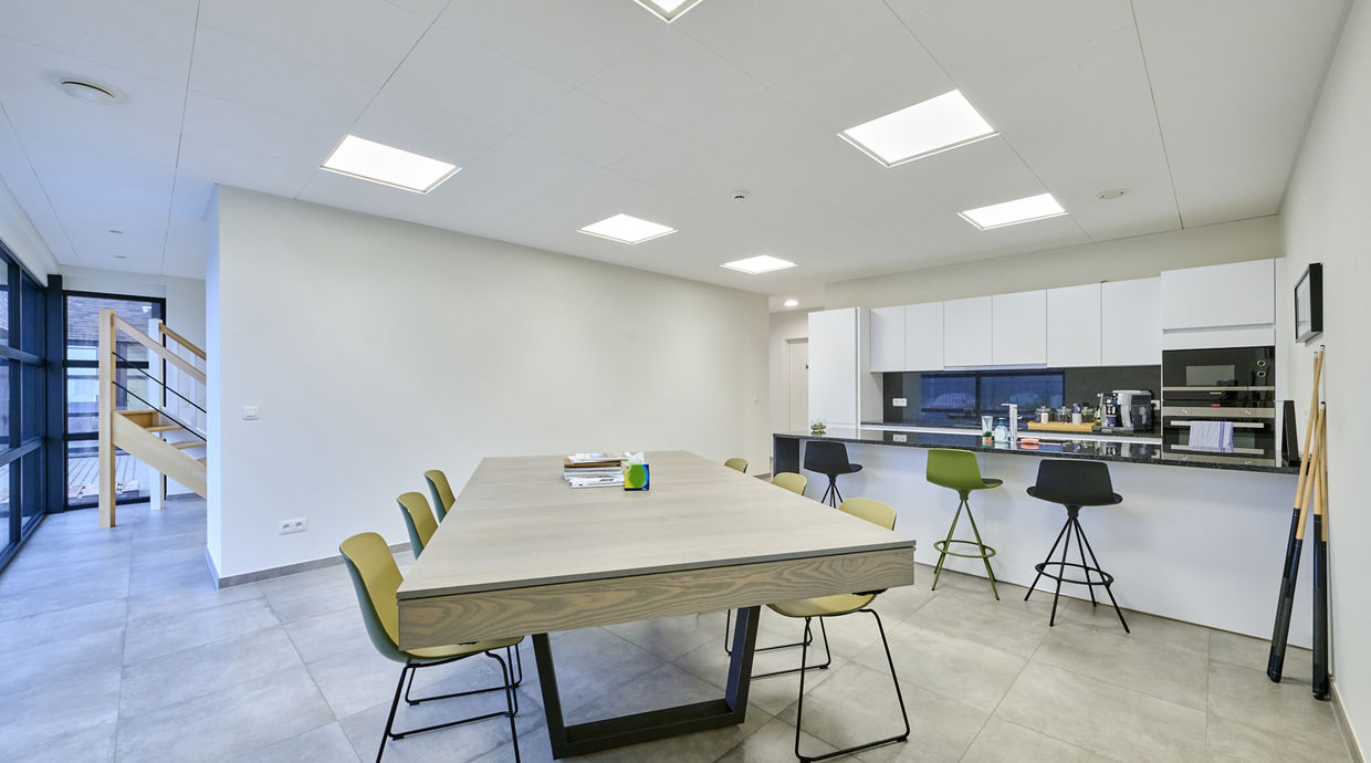 Industrieel gebouw te koop in Genk