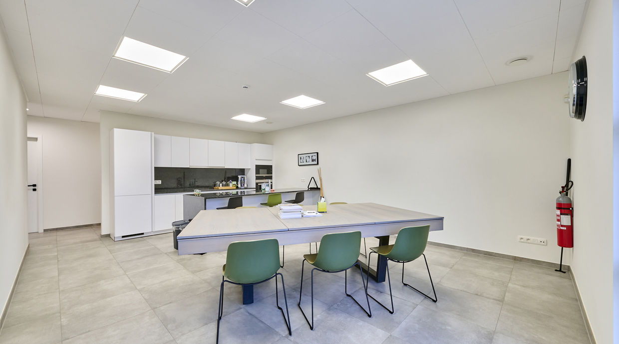 Industrieel gebouw te koop in Genk