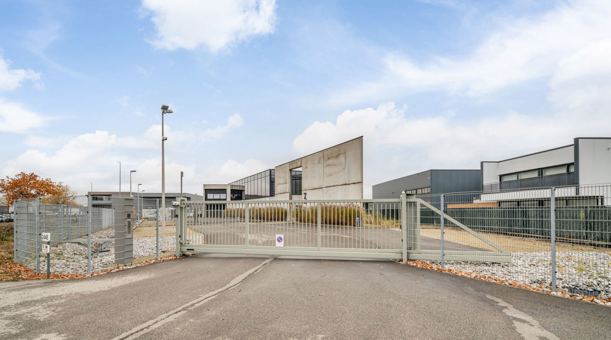 Industrieel gebouw te koop in Genk