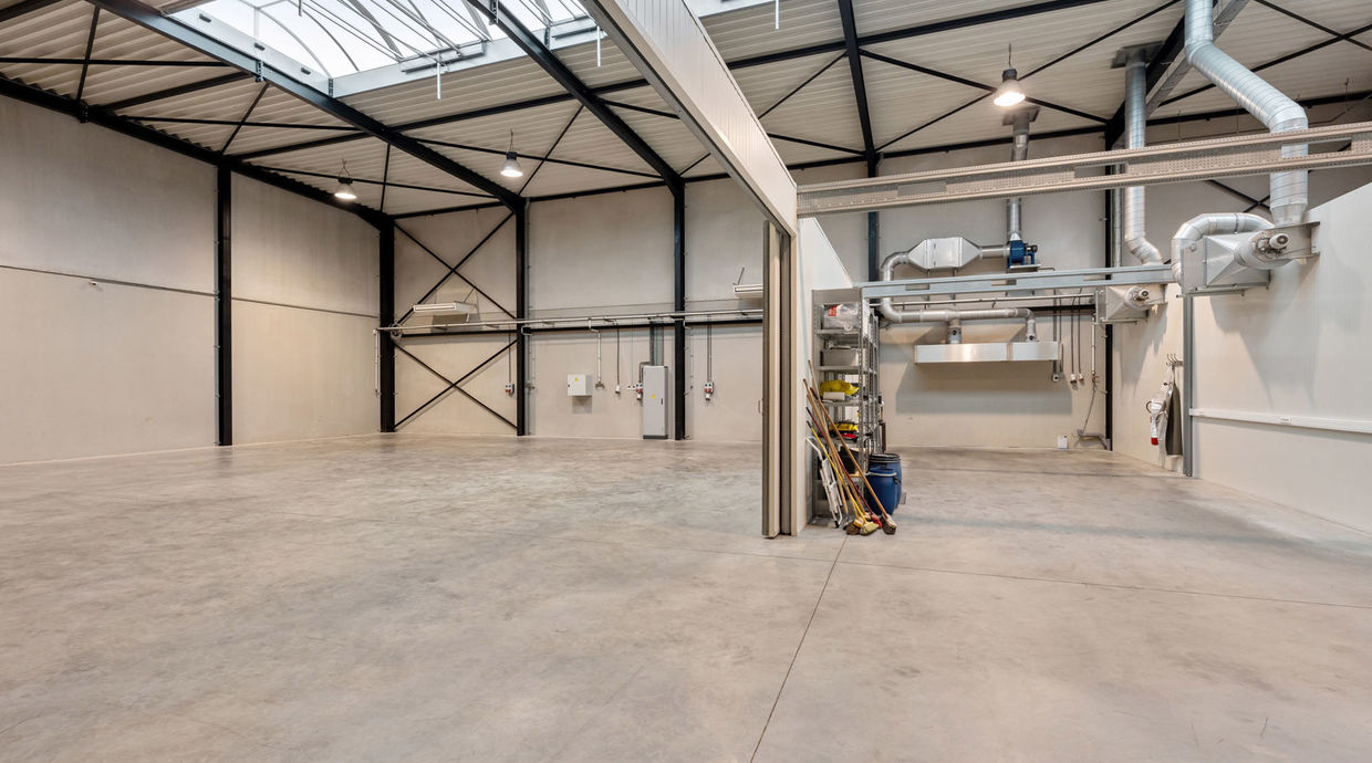 Industrieel gebouw te koop in Genk