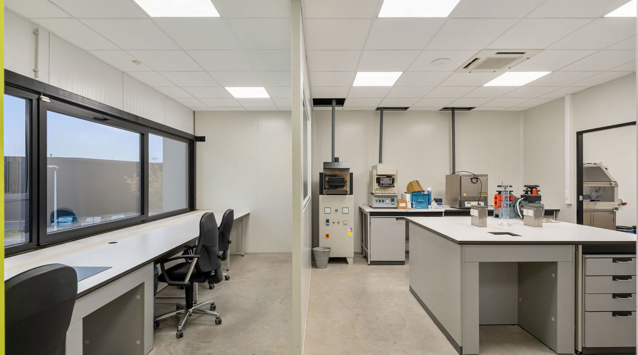 Industrieel gebouw te koop in Genk