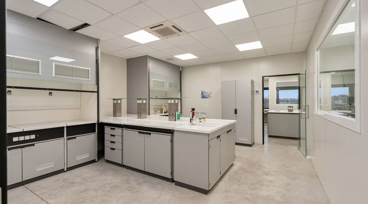 Industrieel gebouw te koop in Genk