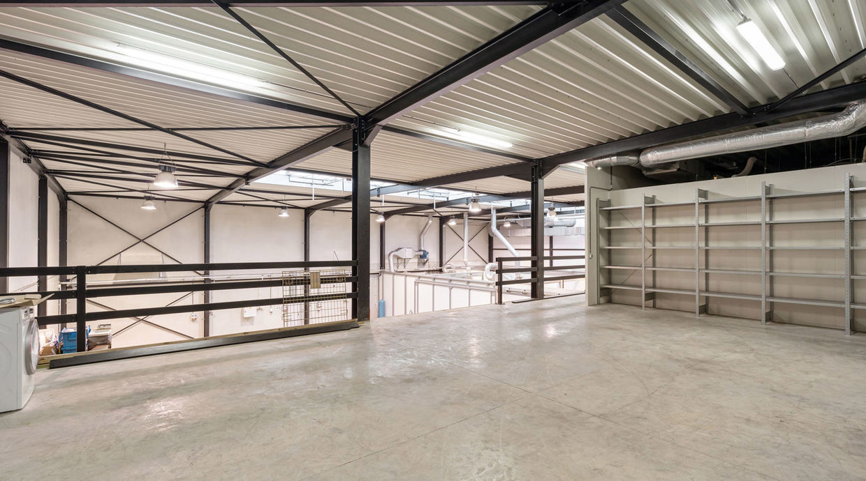 Industrieel gebouw te koop in Genk