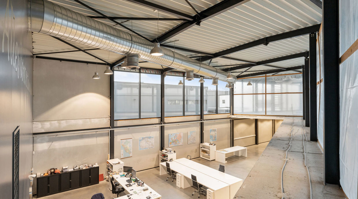 Industrieel gebouw te koop in Genk