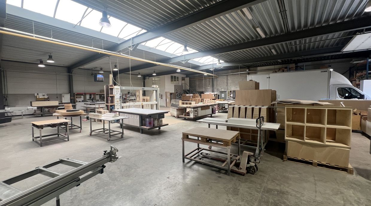 Industrieel gebouw te koop in Genk