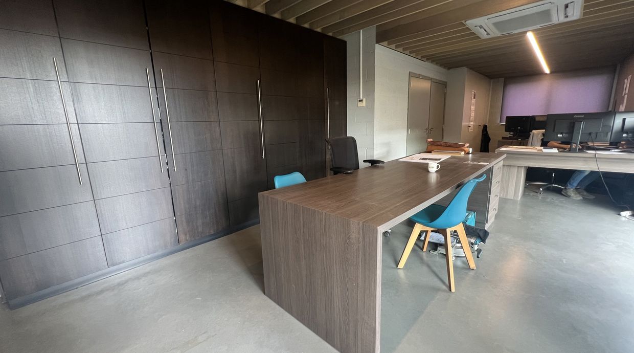 Industrieel gebouw te koop in Genk