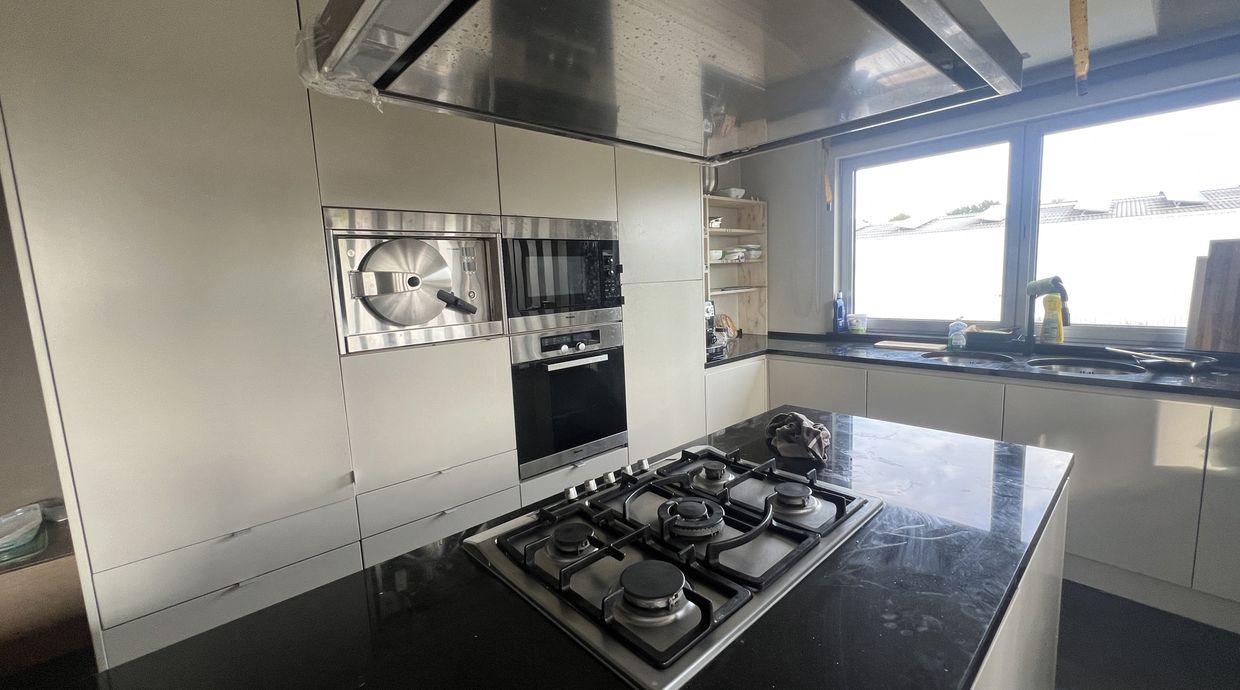 Industrieel gebouw te koop in Genk