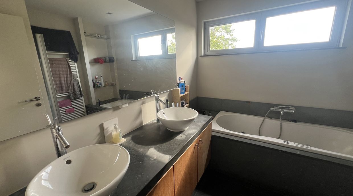 Industrieel gebouw te koop in Genk