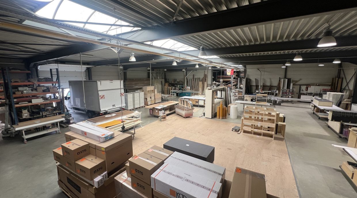 Industrieel gebouw te koop in Genk