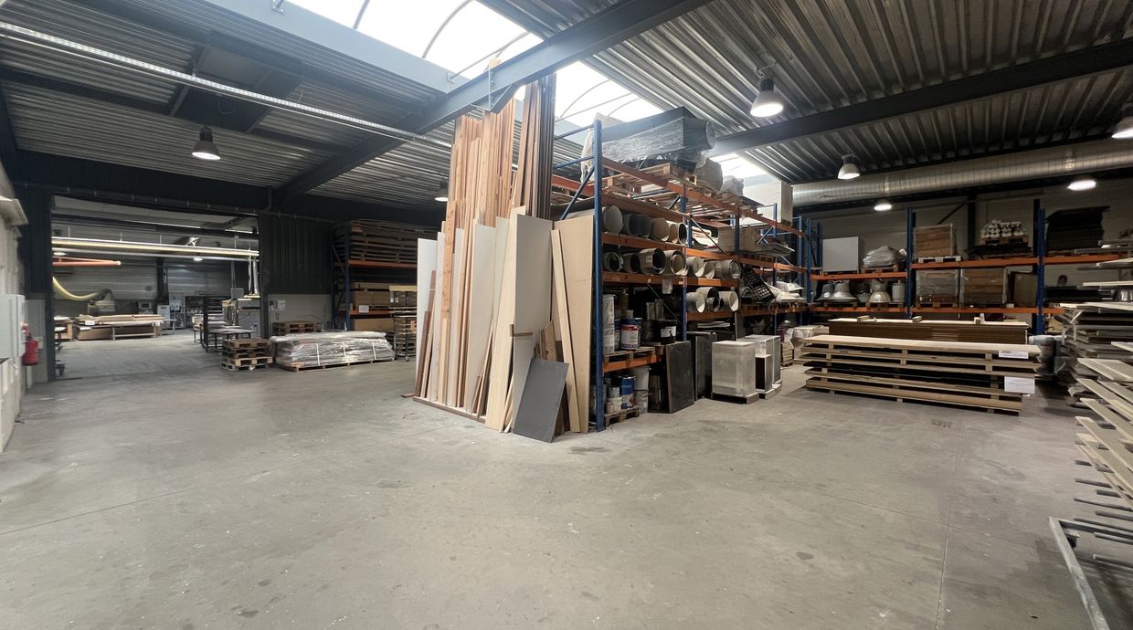 Industrieel gebouw te koop in Genk