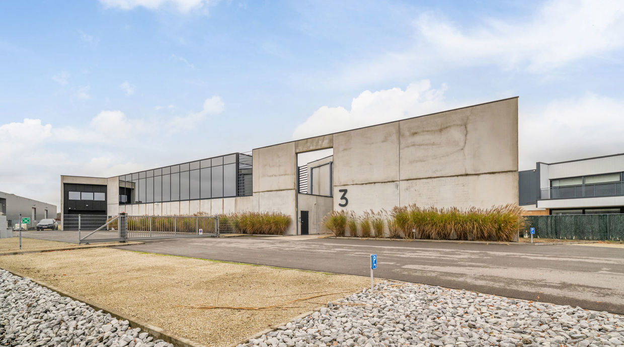 Industrieel gebouw te koop in Genk