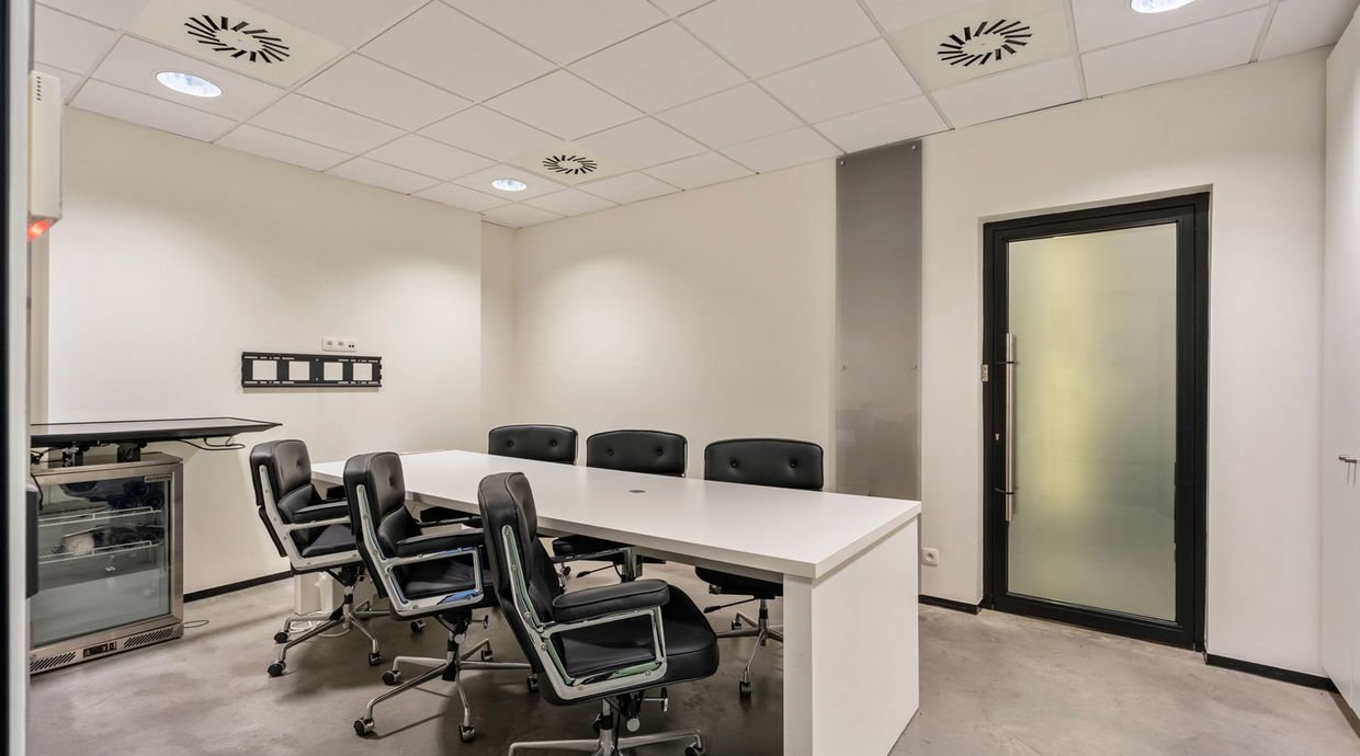 Industrieel gebouw te koop in Genk