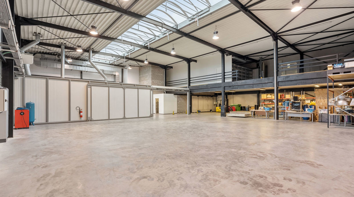 Industrieel gebouw te koop in Genk