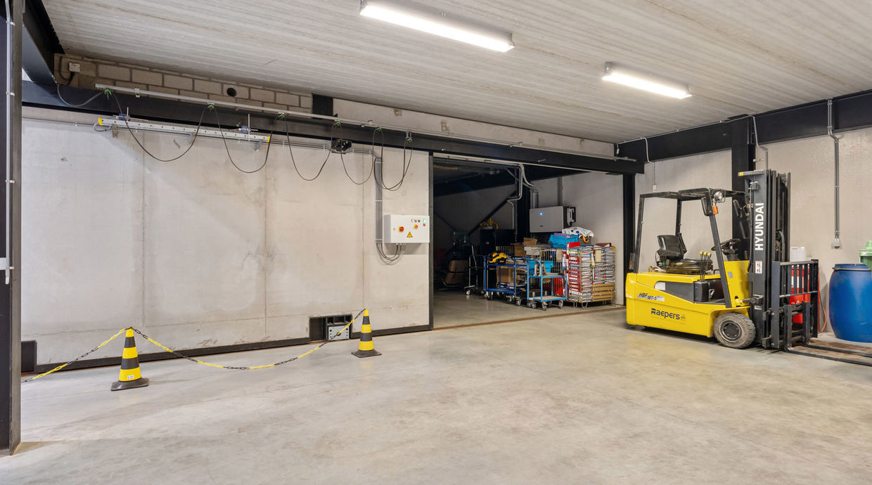 Industrieel gebouw te koop in Genk