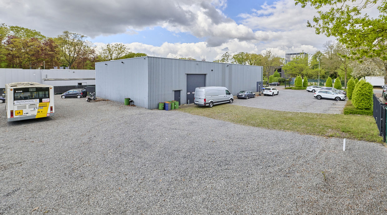 Industrieel gebouw te koop in Genk