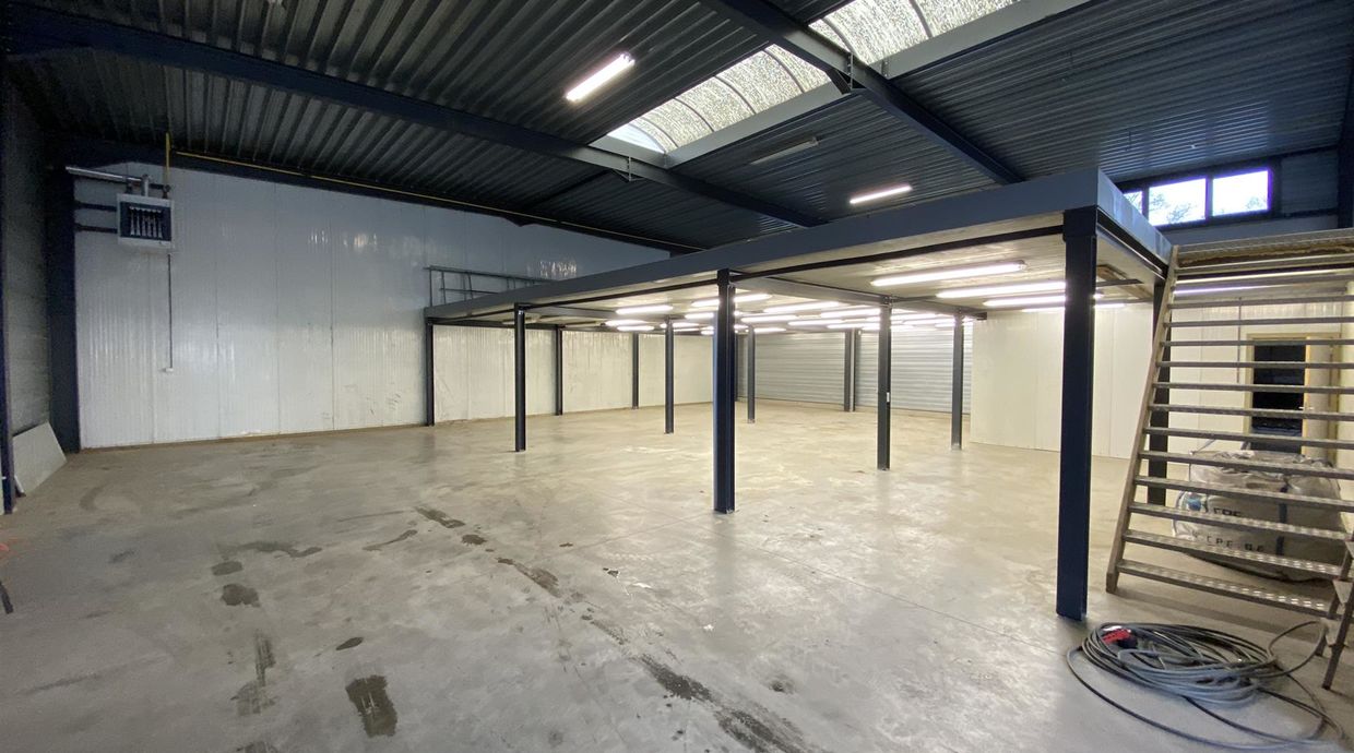 Industrieel gebouw te koop in Genk