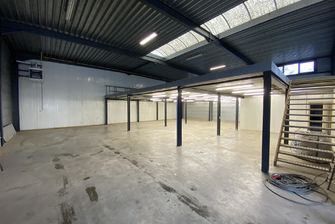 Industrieel gebouw te koop in Genk