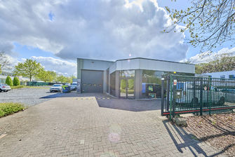 Industrieel gebouw te koop in Genk