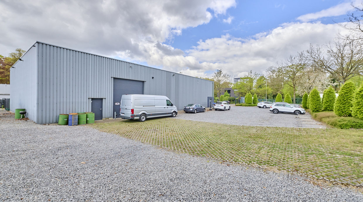 Industrieel gebouw te koop in Genk