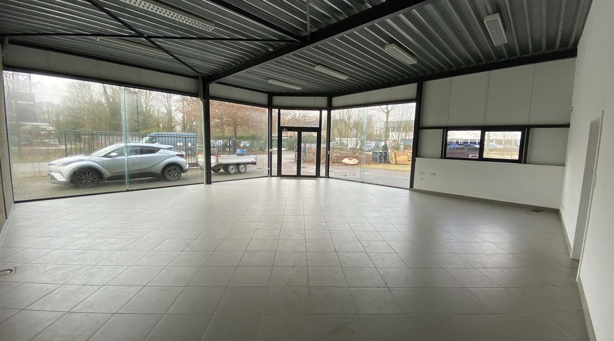 Industrieel gebouw te koop in Genk