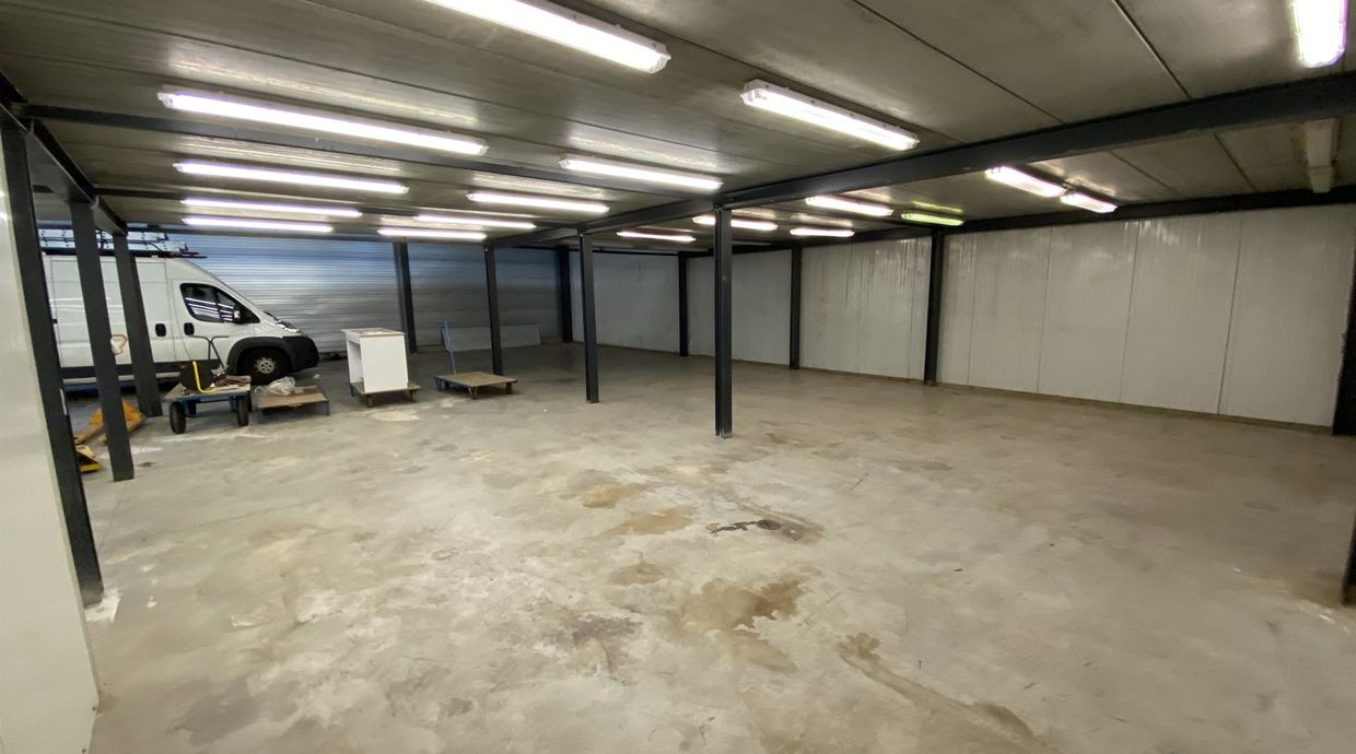 Industrieel gebouw te koop in Genk