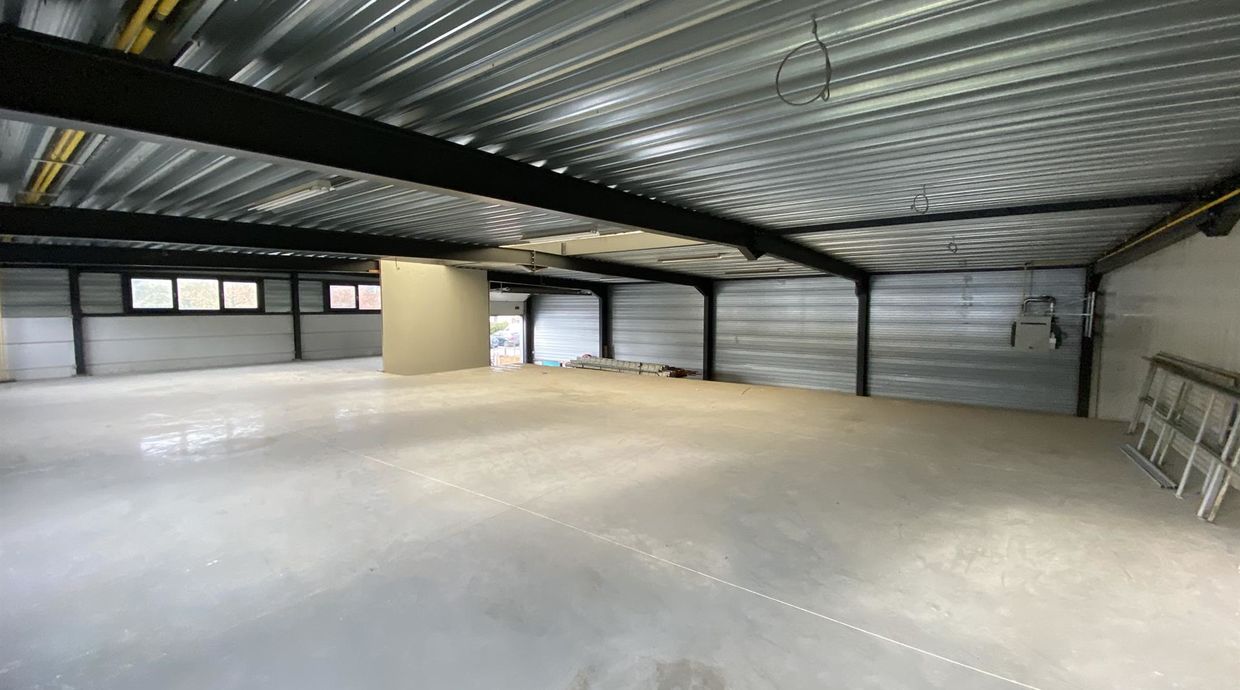 Industrieel gebouw te koop in Genk