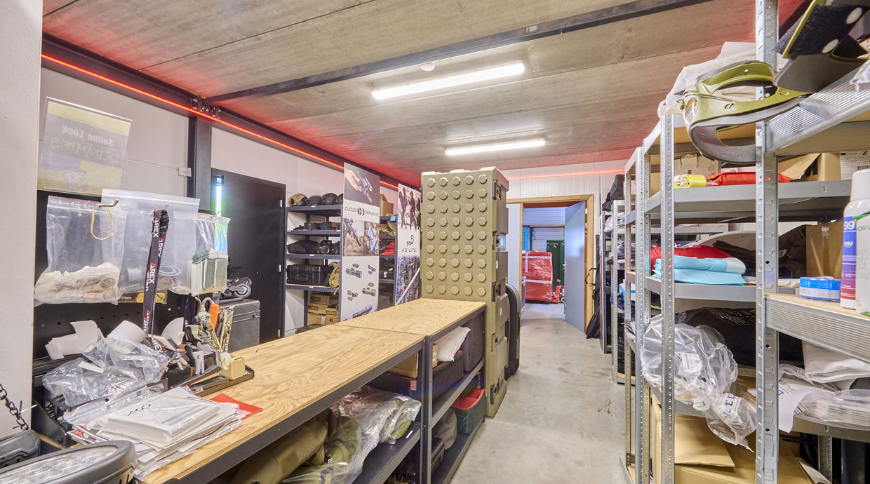 Industrieel gebouw te koop in Genk