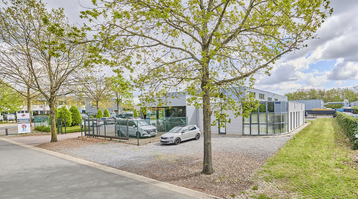 Industrieel gebouw te koop in Genk