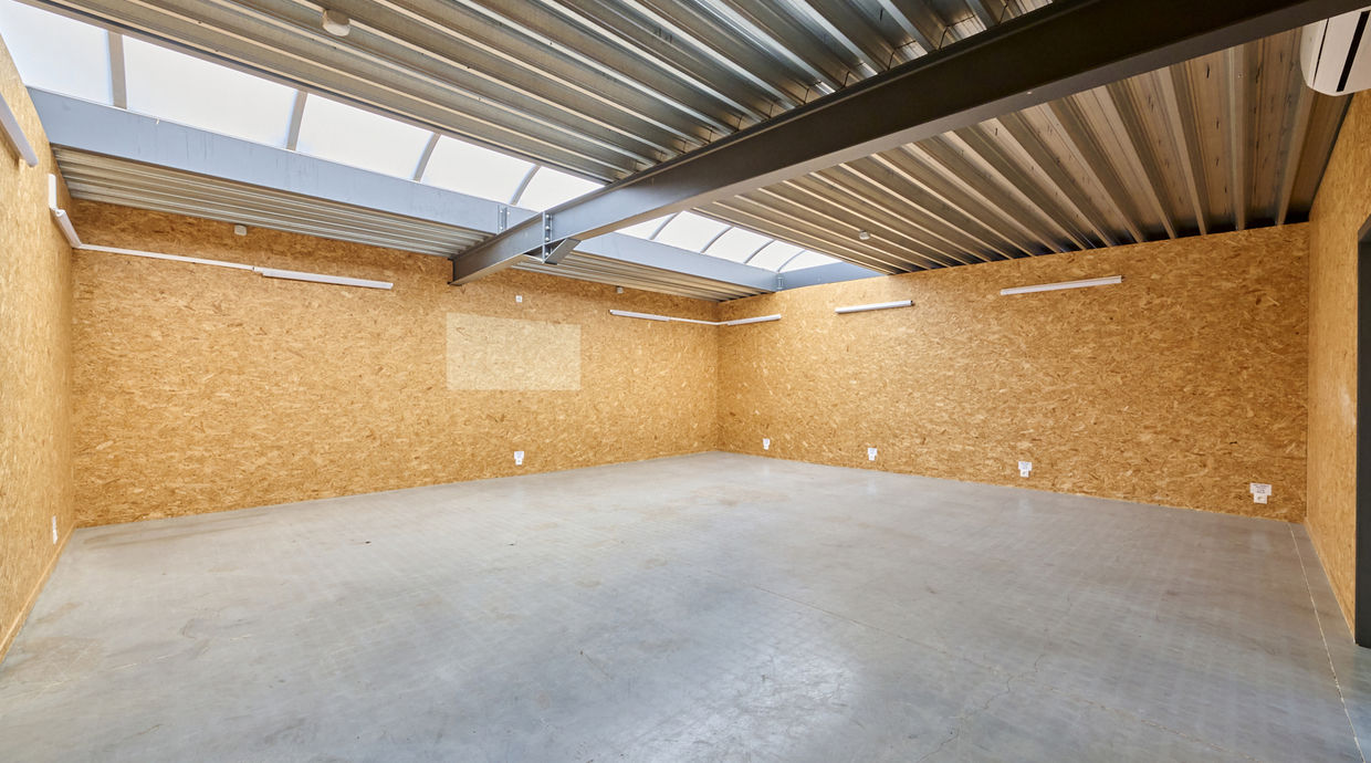 Industrieel gebouw te koop in Genk