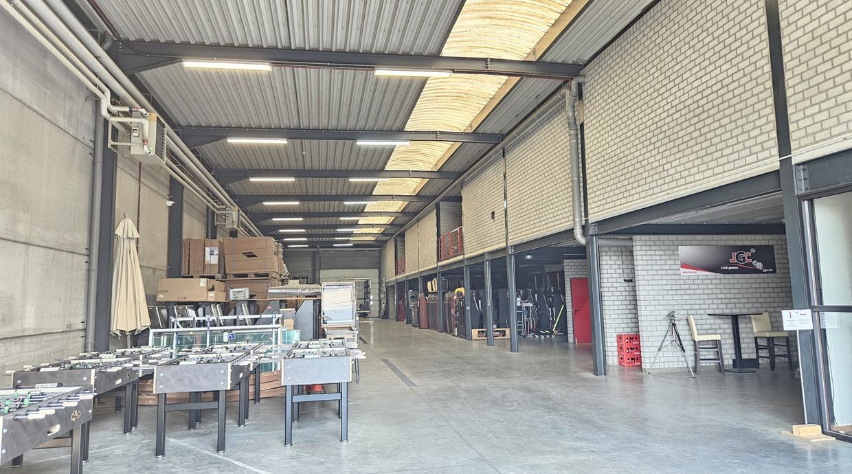 Industrieel gebouw te koop in Genk