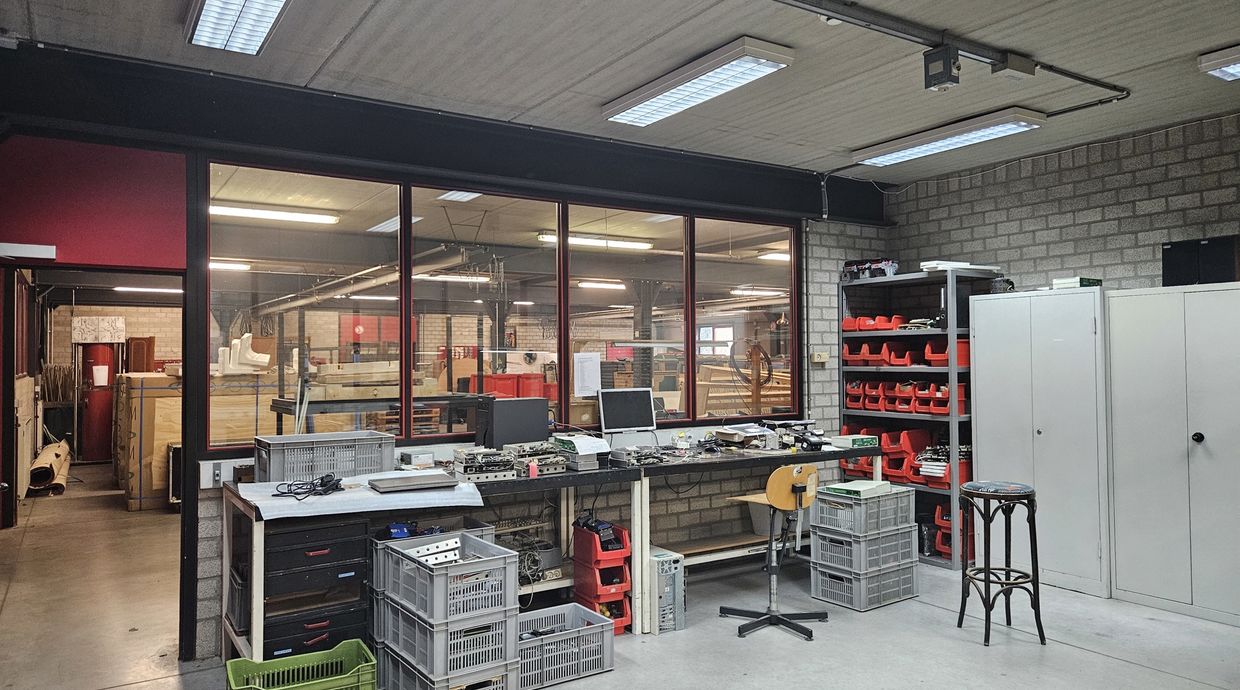 Industrieel gebouw te koop in Genk