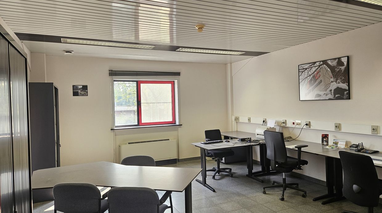 Industrieel gebouw te koop in Genk