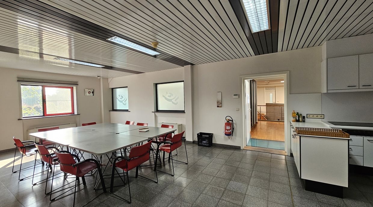 Industrieel gebouw te koop in Genk