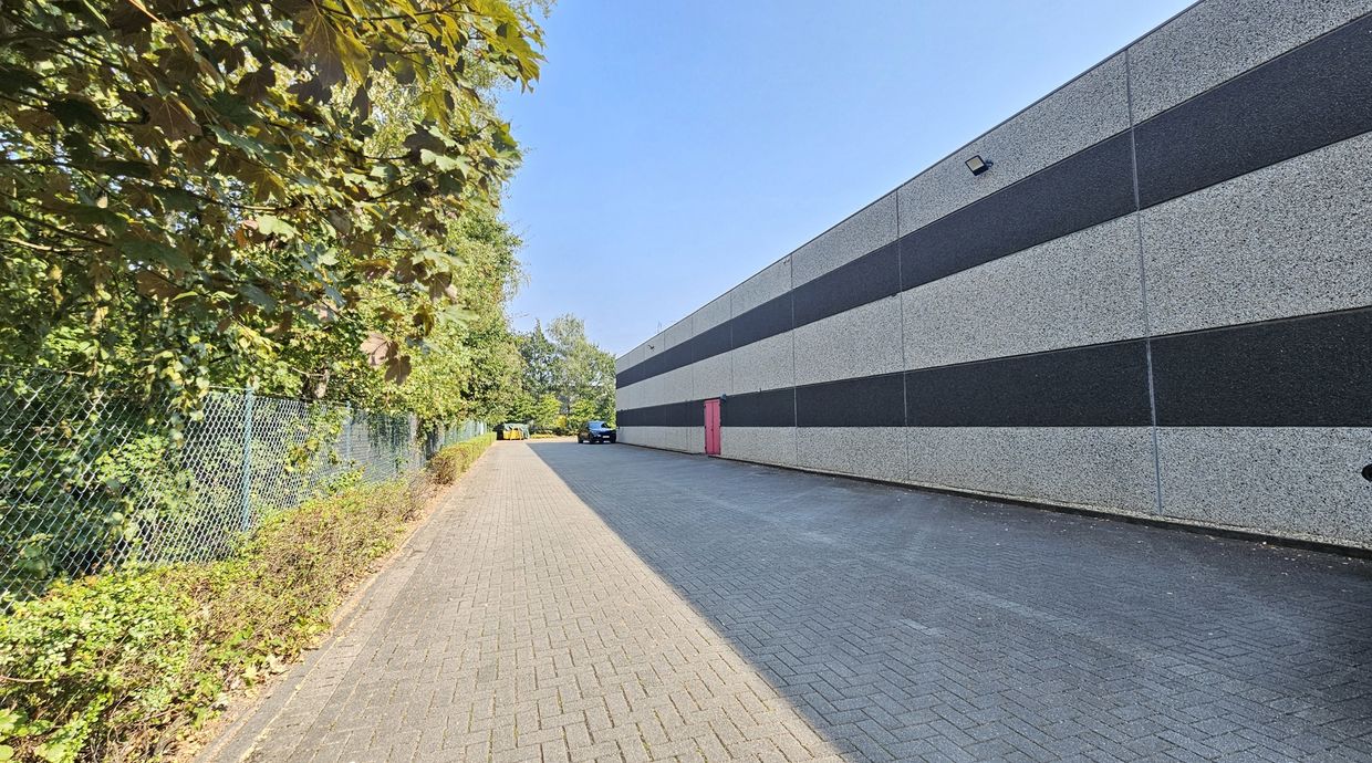 Industrieel gebouw te koop in Genk